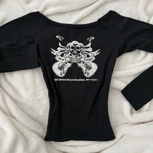 brandy melville black off shoulder long sleeve new york skull southside guitars